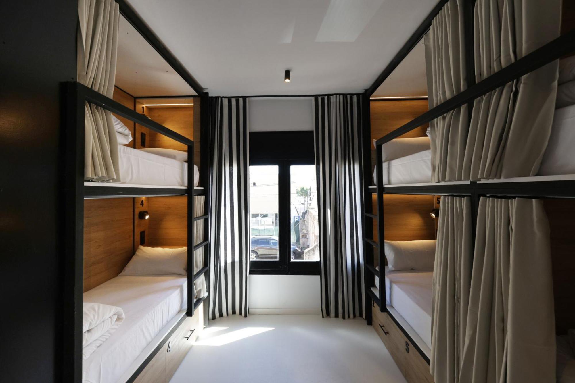 Black And White Hostel Паламос Номер фото